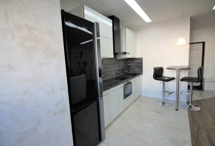 combination of floor coverings in a studio apartment