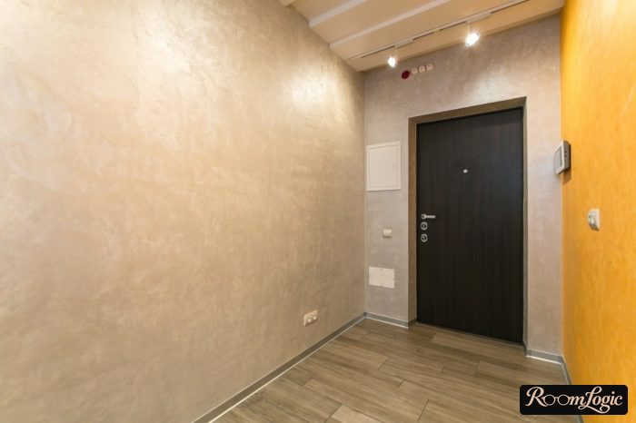combination of gray and orange colors in a small entryway