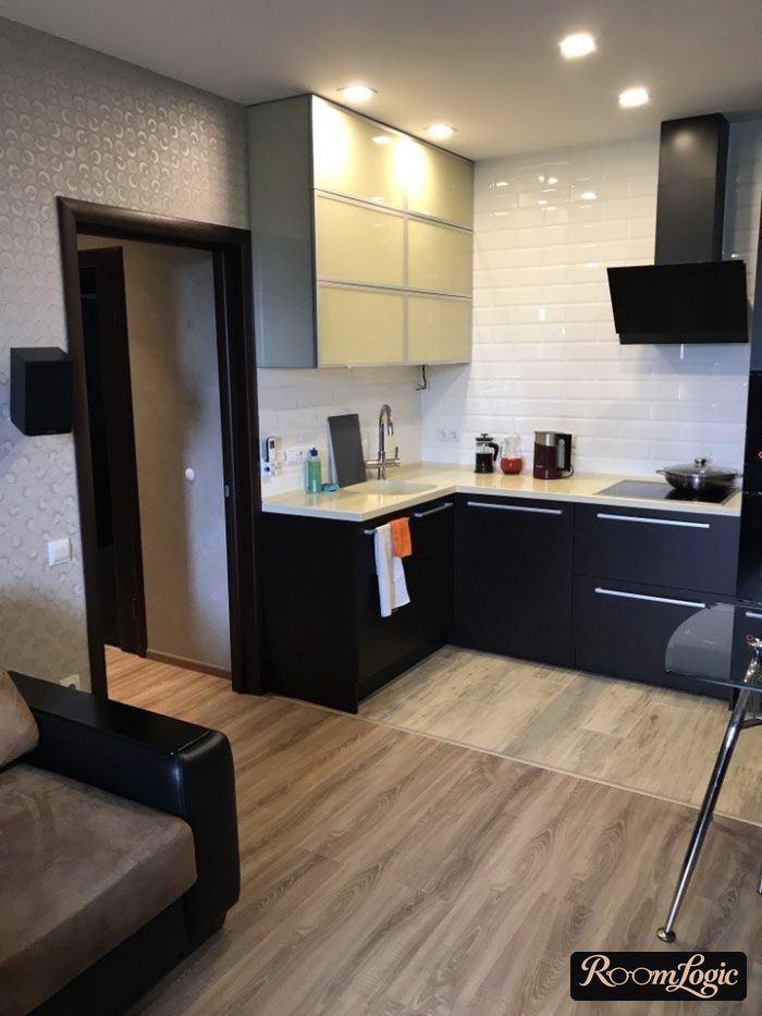 combination of tile and laminate on the kitchen floor