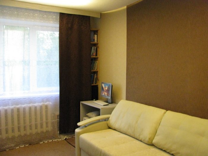 combination of two types of wallpaper on one wall