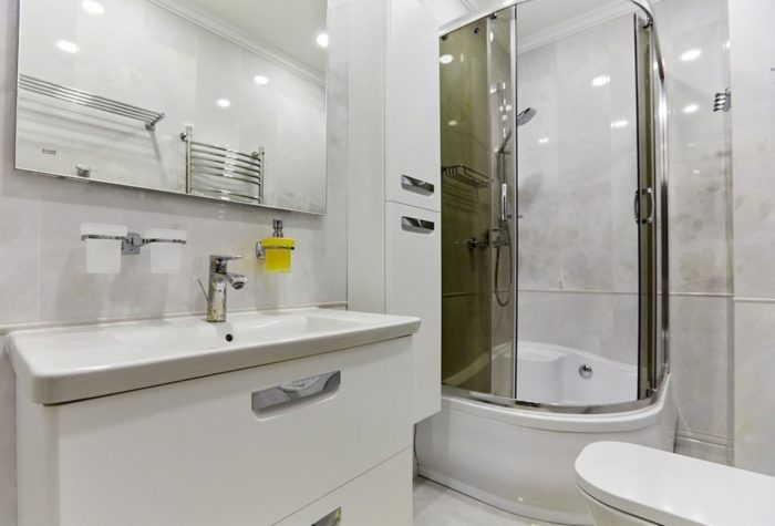 combined bathroom with marble-look tile