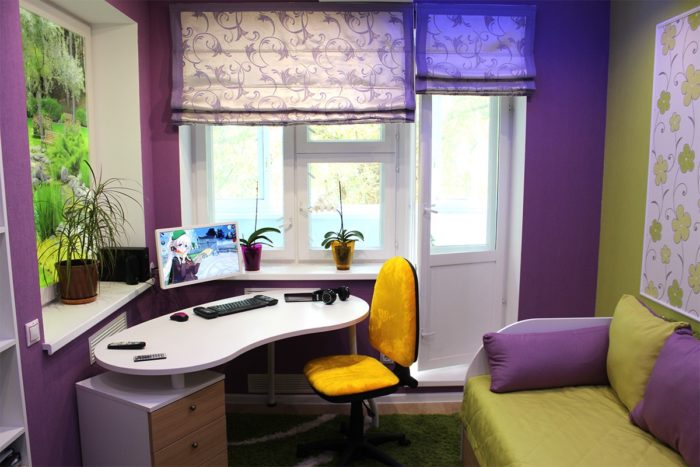 corner computer desk in kids’ room
