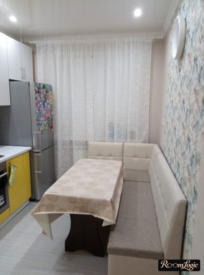 corner kitchen 100 square feet design with refrigerator