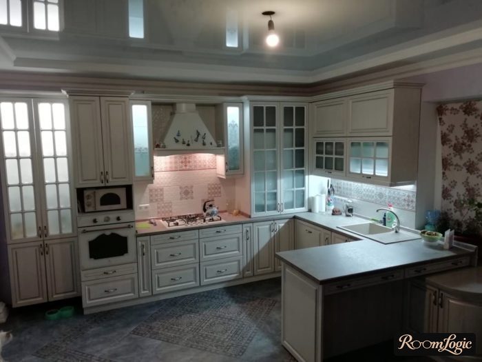 L-shaped kitchen in a classic style