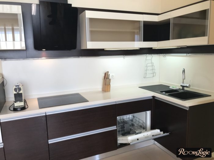 corner kitchen with breakfast bar design