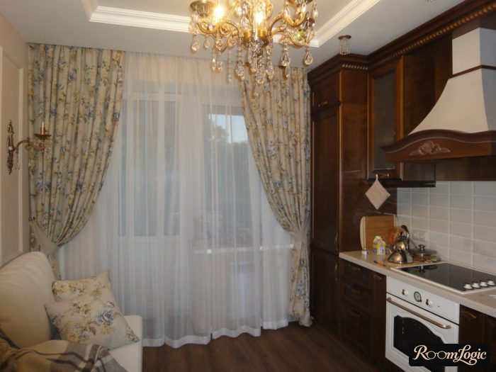 countryside-style curtain ties on the kitchen balcony