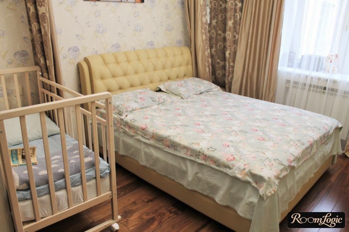 crib in the bedroom opposite the window