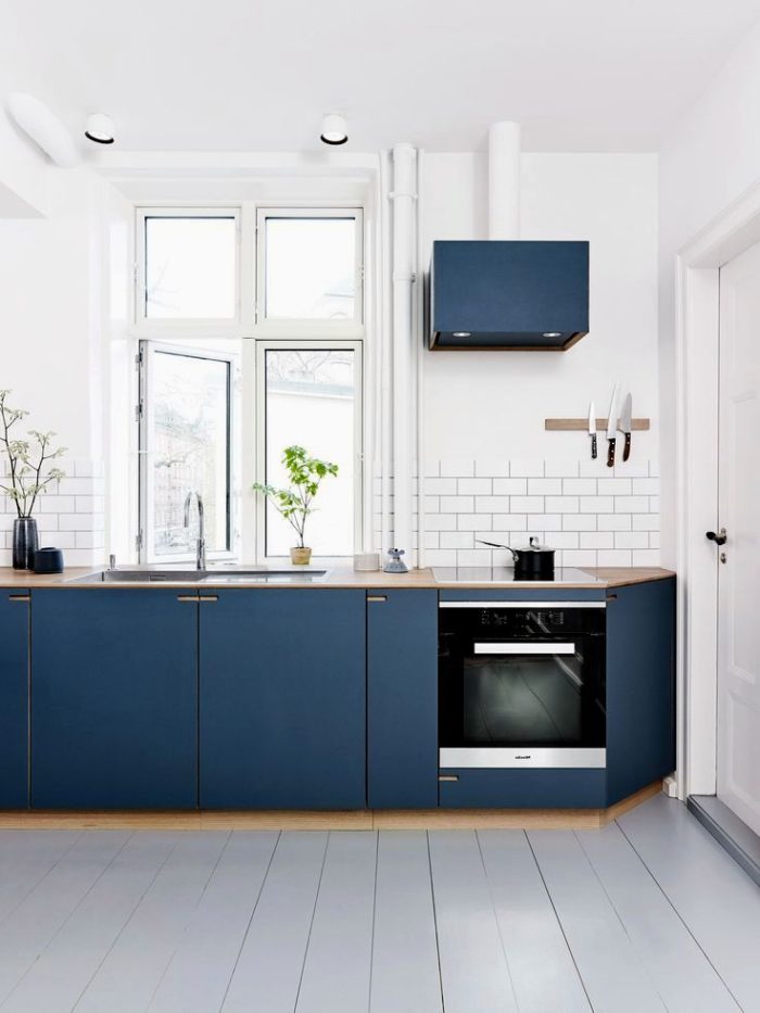 dark blue furniture on the kitchen