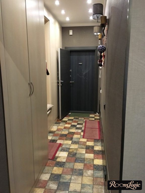 dark colors in the design of a small entryway