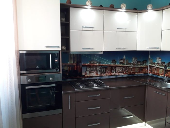 dark lower cabinets and backsplash in small kitchen