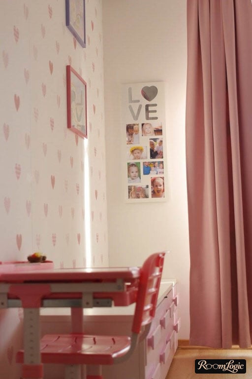 decorating walls with photos in the kids’ room