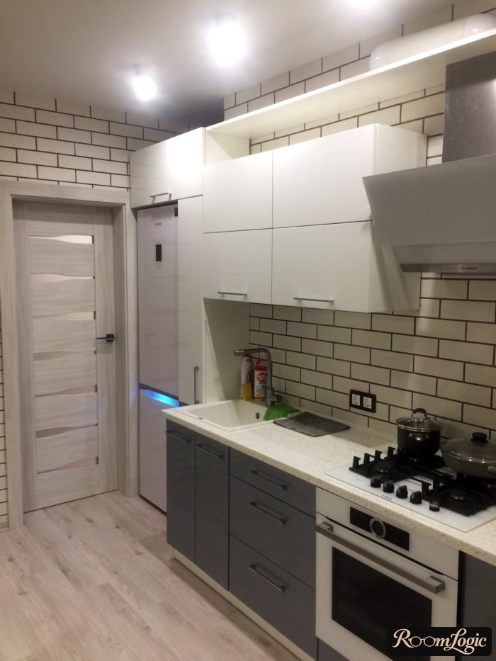 design of 110 square feet kitchen with balcony access