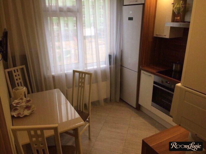 design of a 100 square feet kitchen