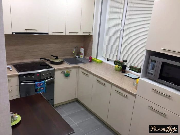 design of a 65 square feet kitchen in a panel house