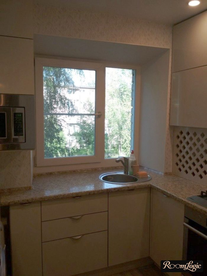 design of a 65 square feet kitchen with a refrigerator