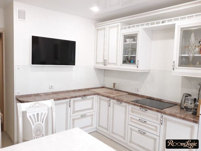 design of a classical kitchen in light tones