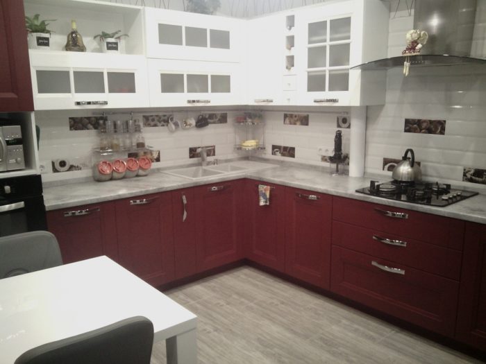 design of a corner kitchen according to a 140 square feet project