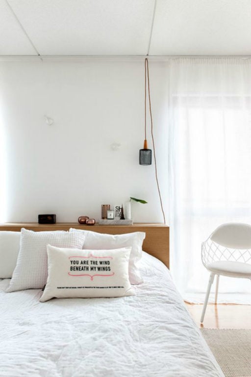 design of a modern white bedroom