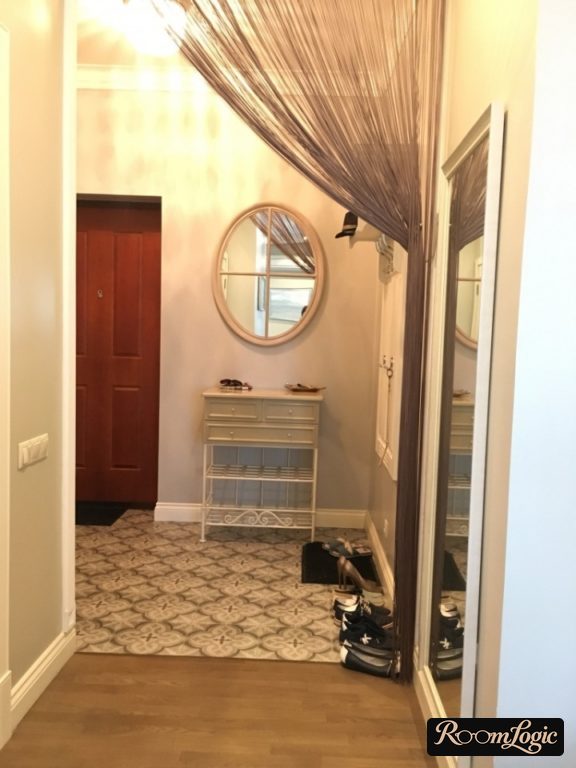 design of a small entryway in provence style
