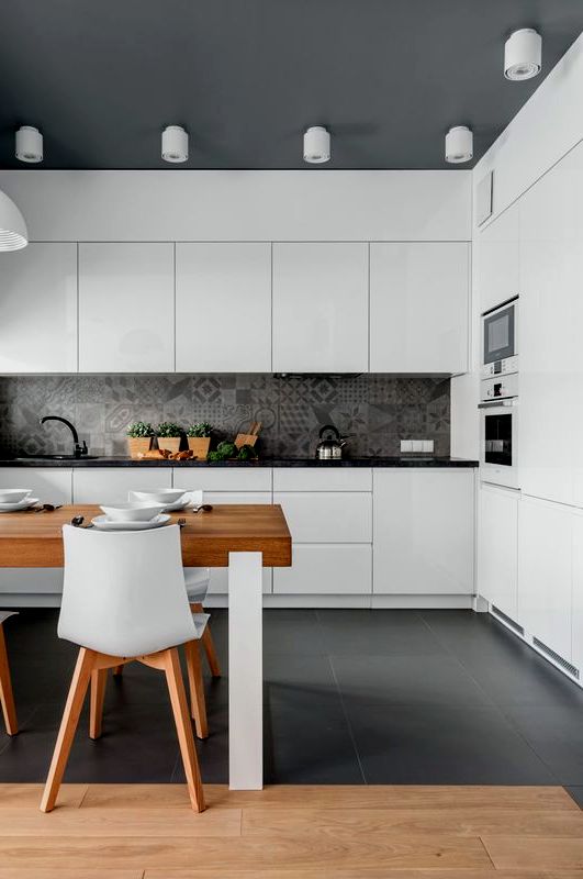 design of a white kitchen with patterns on the backsplash