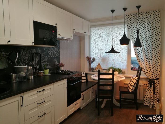 design of curtains on the kitchen with balcony door