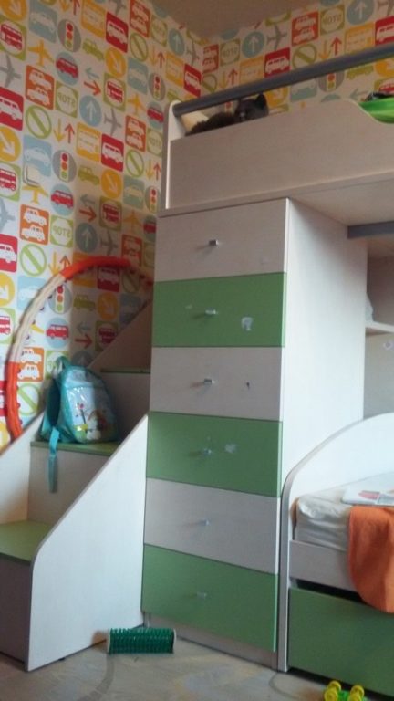 Drawers in a two-level bed