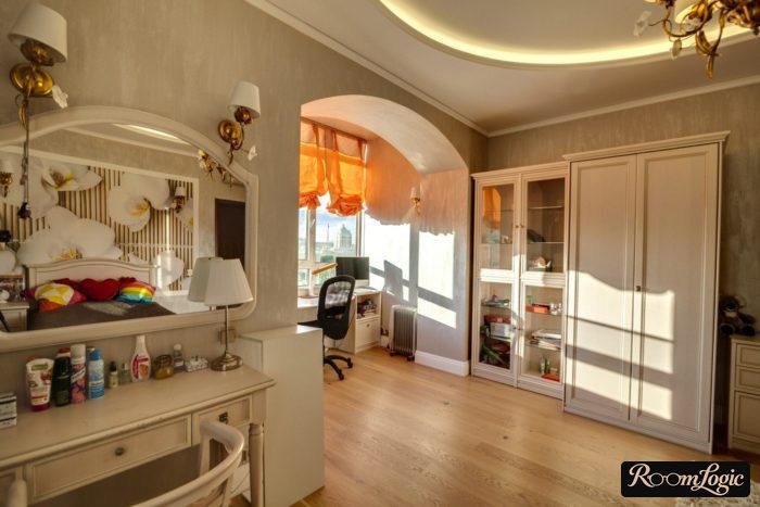 Dressing table with a mirror in a kids' room