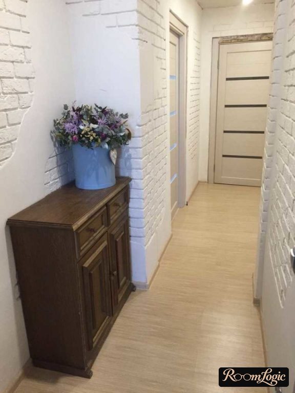 entryway with simulated peeling plaster