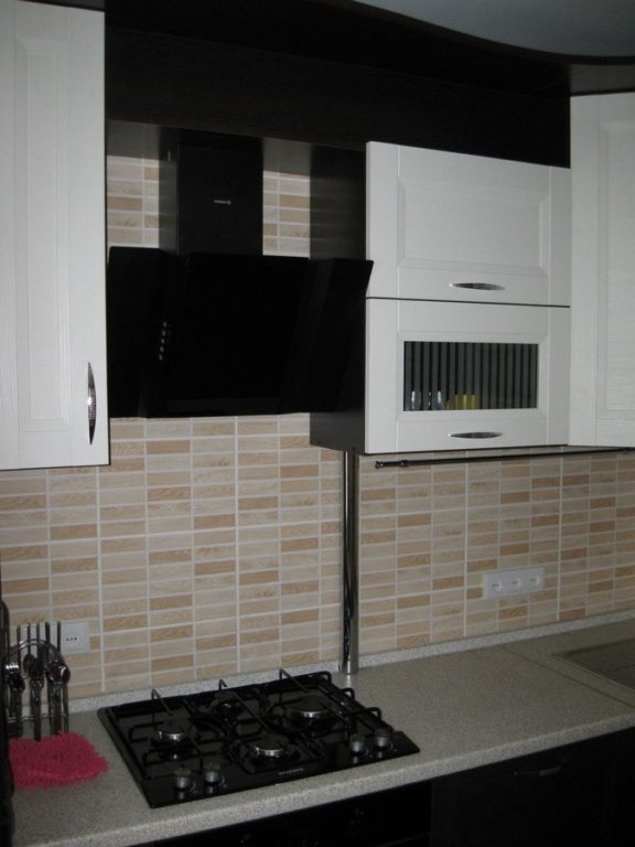 faux mosaic tile on kitchen backsplash
