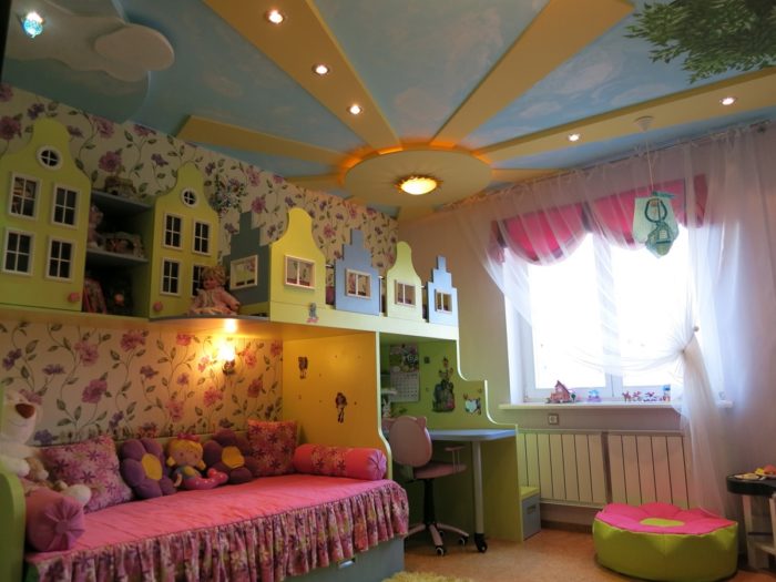 figured ceiling in kids’ room