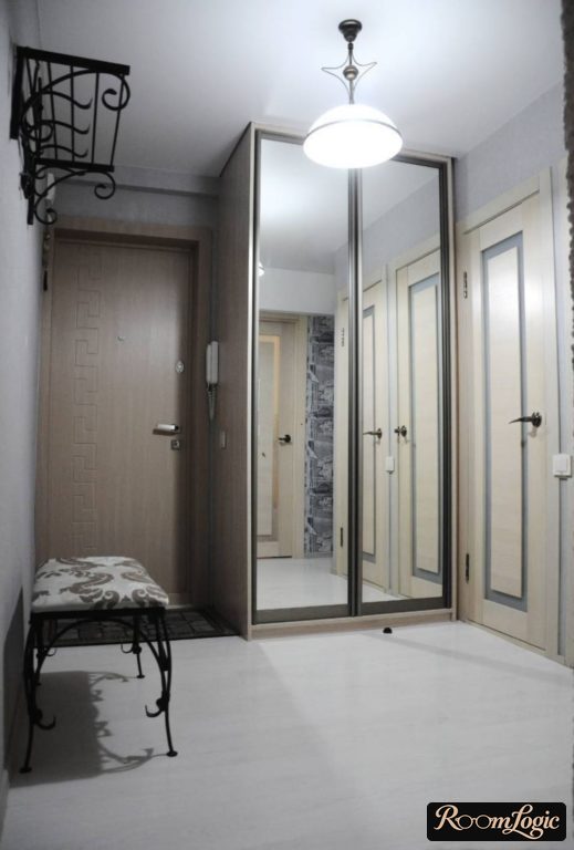 functional closet in the entryway from floor to ceiling
