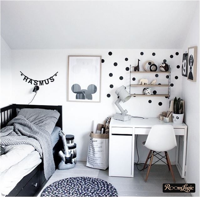 furniture arrangement in kids' room for boy