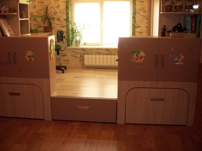 furniture platform in kids’ room