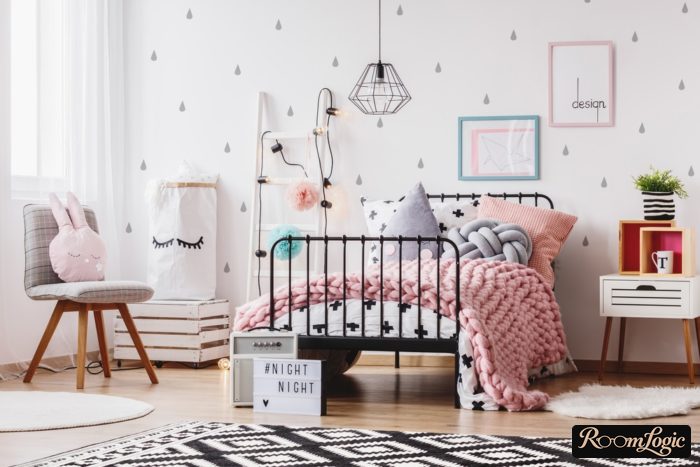 Girl's bedroom