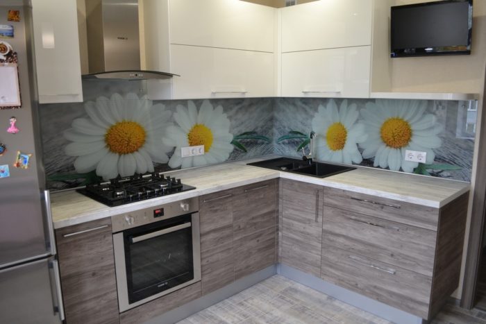glass backsplash with flower photo