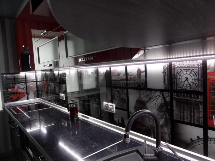glass backsplashes with photos