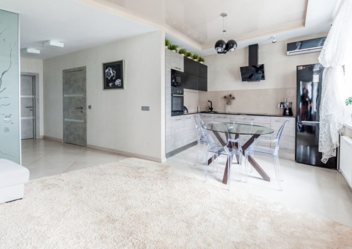 Glossy milk-white stretch ceiling