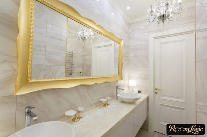 Glossy porcelain tile with marble-look in the bathroom