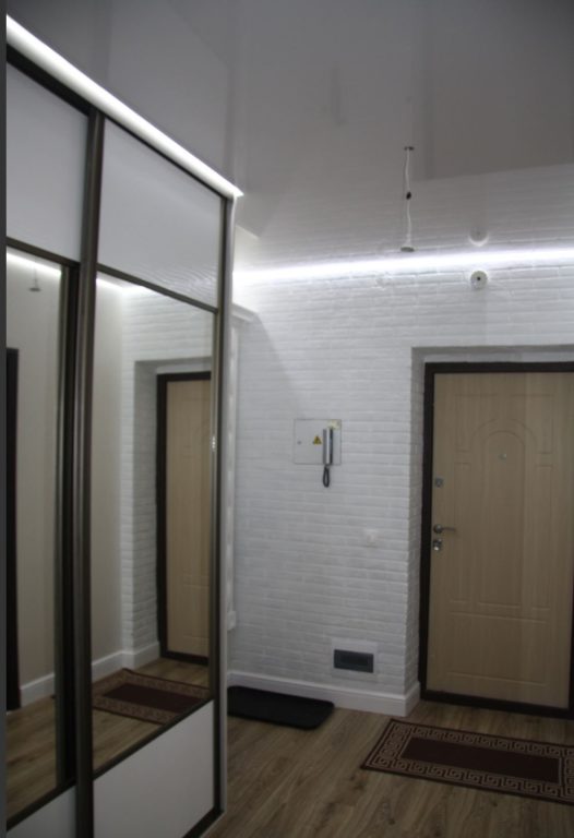 Glossy stretch ceiling in the entryway