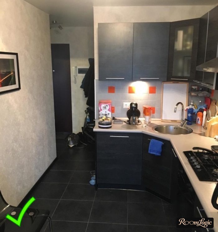 gray non-contrasting textured wallcovering in a typical kitchen