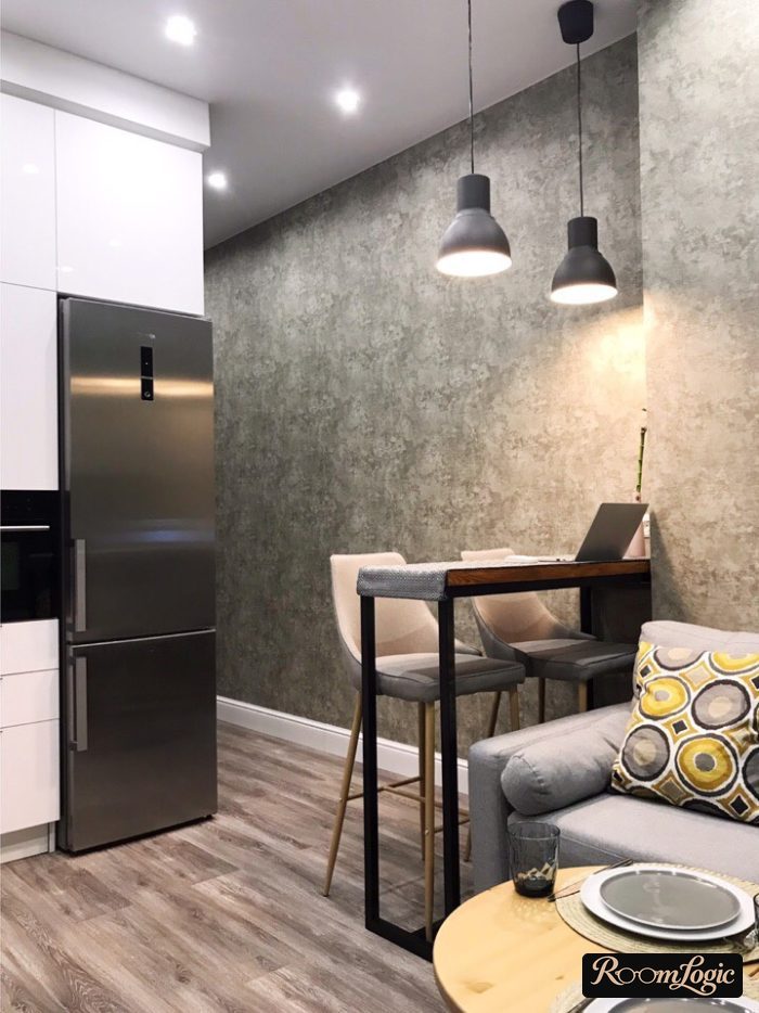 Gray wallpaper and white floor in the kitchen