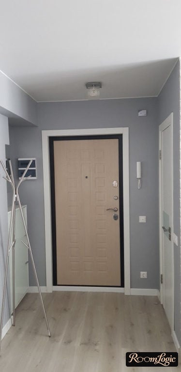 gray wallpaper and white matte stretch ceiling in the entryway
