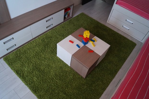 green grassy carpet in kids’ room