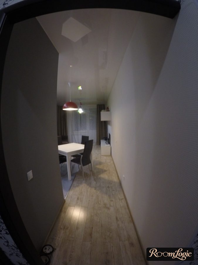 hallway leading to the kitchen