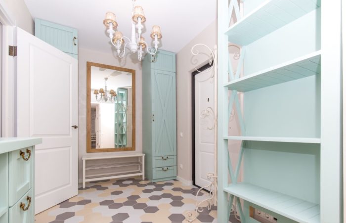 hexagonal multicolored tile in the entryway