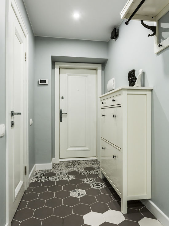 hexagonal tile in the entryway