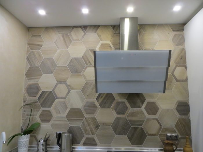 hexagonal tile with wood grain on backsplash