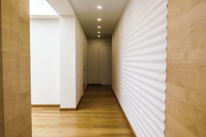 difference between hallway and entryway