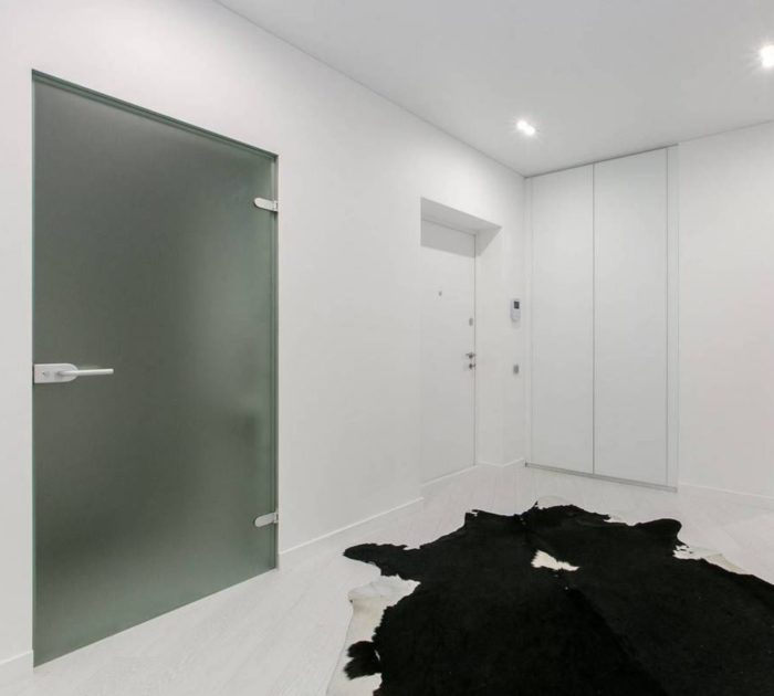high-tech minimalism in the apartment