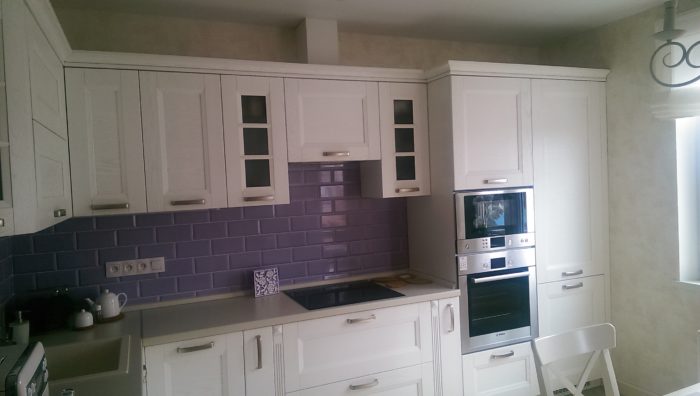 how to choose a kitchen made of solid wood